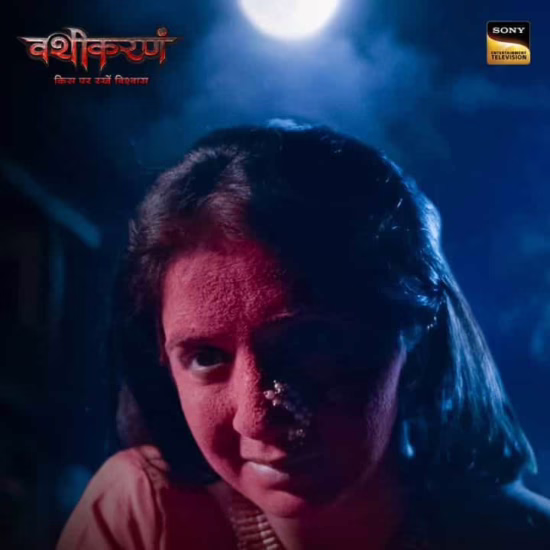 Snehlata Vasaikar as Suman