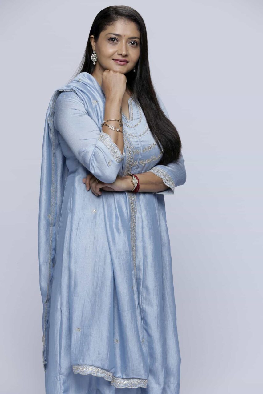 Krittika Ravindra as Gayathri Krittika Ravindra as Gayathri